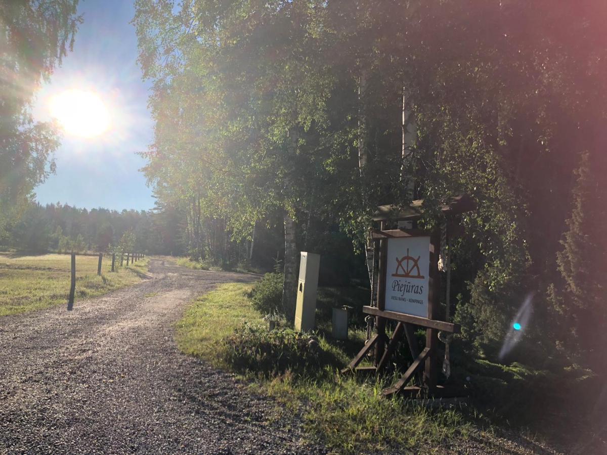Piejuras Nams Hotel Ķesterciems Kültér fotó